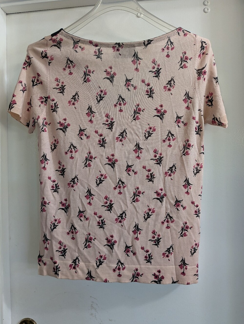 Prada Pink Floral Short-Sleeve Top with Black V-Neck Collar - Picture 4 of 5